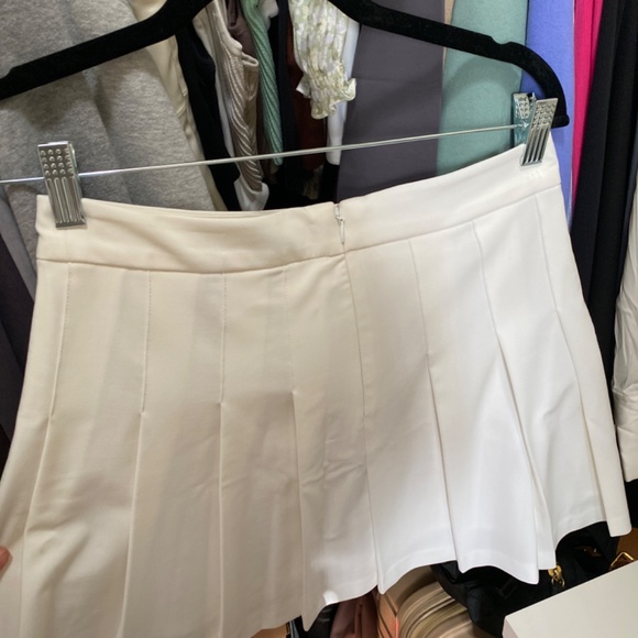 Mini pleated skirt - Picture 2 of 2